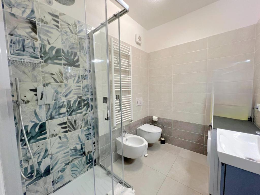 Bagno con doccia 2
