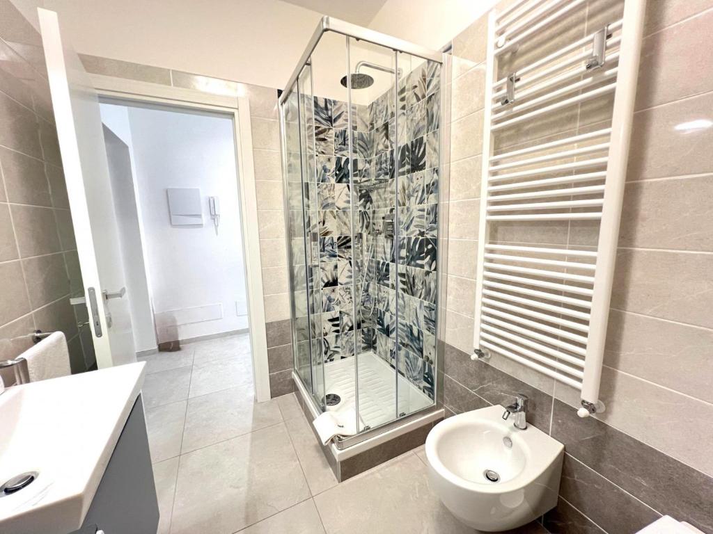 Bagno con doccia 4